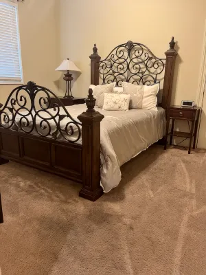 3 beds 3 baths and amazing views of Jordan Hare!!