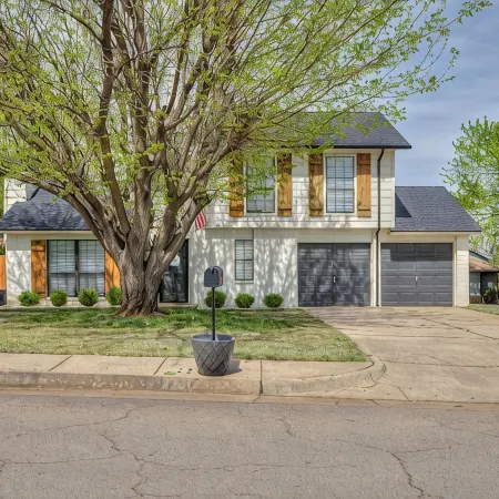 Edmond Bungalow: Cute 2 BR + Bonus Game Room with Futon
