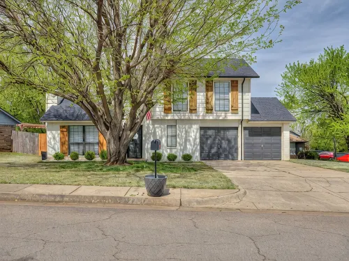 Edmond Bungalow: Cute 2 BR + Bonus Game Room with Futon