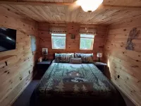 Sunrise Views Cabin with AC, Game Room & Bar - Wi-Fi