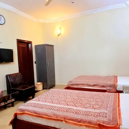 Gulshan Palace Near Agha khan Hospital