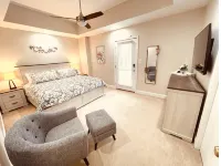 Cozy and charming private home on an acre lot - Wifi