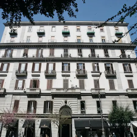 Napoli's Gold Hotel