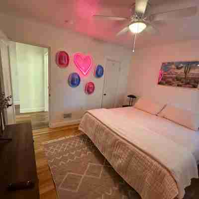 4 Bedroom 2 Bath Pink Palace Rooms