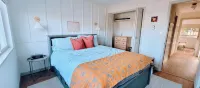 Downtown Designer Duplex close to Beach! Spa Tub, Sunroom, Game Room, EV & more!