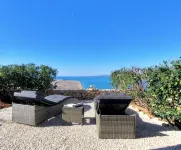 Quiet 79m2 Apartment by the Sea with Garden and Communal Pool - 民宿