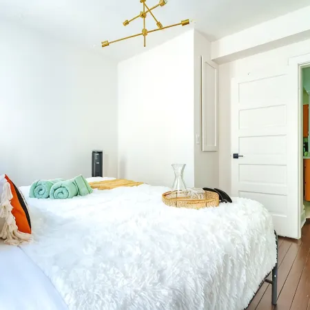 Prime Location - Over 4,500 Reviews - Parking Free