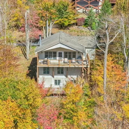 SkiView Cabin - 4BR, Cozy and Modern ~ Sleeps 10