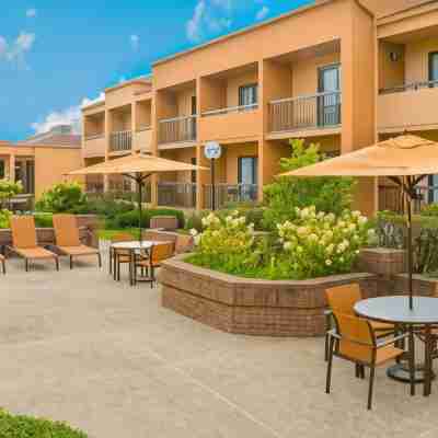 Courtyard Chicago Deerfield Hotel Exterior