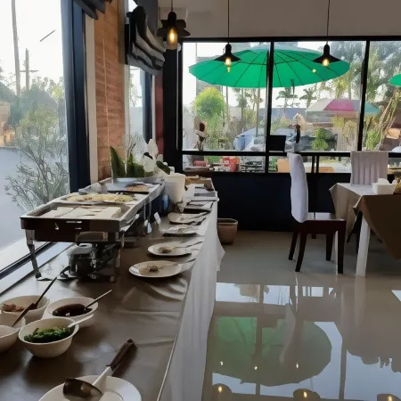 Dongsay Hotel Thakhek Отели в г. Тхакхэ