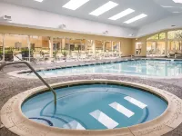 La Quinta Inn & Suites by Wyndham Univ Area Chapel Hill Hotel di Triangle
