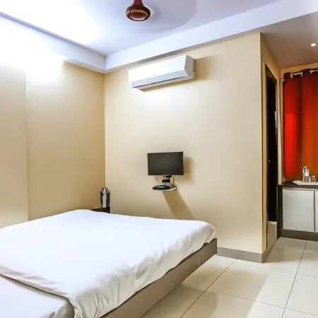 Hotel Aashish Deluxe Lodging, Kolhapur