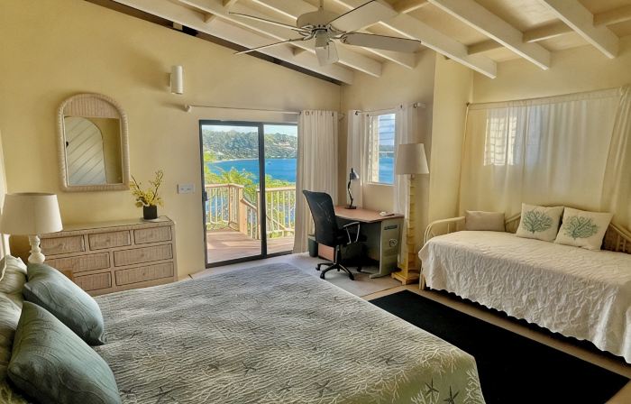 Spectacular Beachfront Villa. Great Snorkeling, Kayaking, Sunrise & Sunset Views