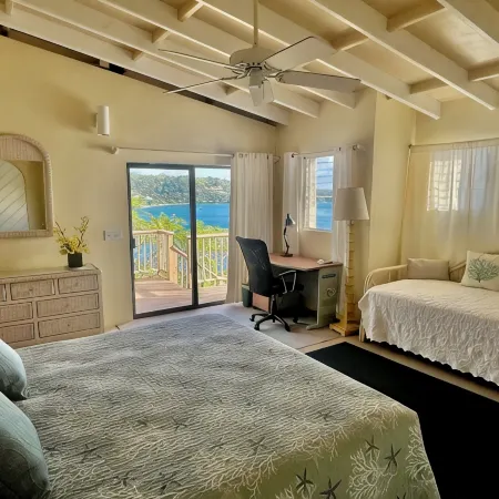 Spectacular Beachfront Villa. Great Snorkeling, Kayaking, Sunrise & Sunset Views
