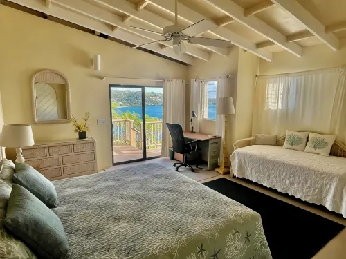 Spectacular Beachfront Villa. Great Snorkeling, Kayaking, Sunrise & Sunset Views