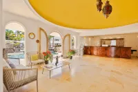 Hotel & Suites El Moro