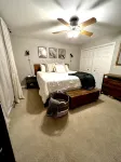 Cozy Home a few miles away from EAA & Sea Plane Base - Wi-Fi
