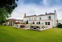 Woughton House Hotel Hotele w: 