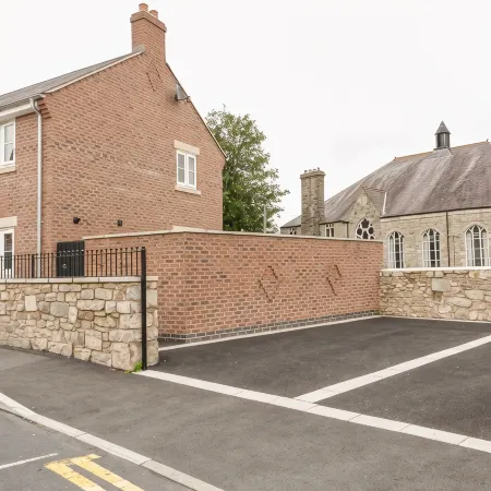 Modern Property in Town Centre Location With Parking