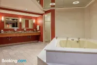 Hilton Bellevue - Hot Tub