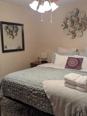 Remodeled Historical Home 2 blocks from CSU campus and 3 blocks to Old Town - 2 ดาว
