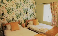 3 bedroom cottage, with far reaching views of the garden and open countryside. - 3-Star