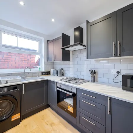 4BR 3BA Wigan Home | Long Stays Welcome