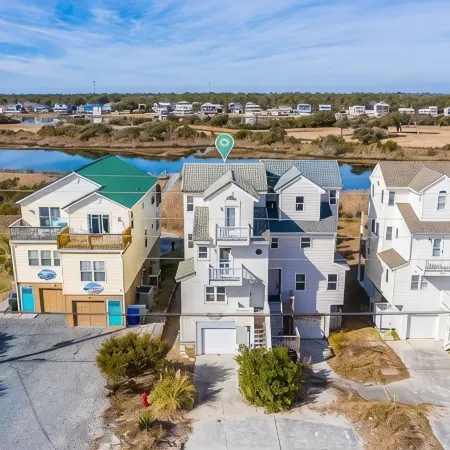 BEACH PLEASE! Amazing Ocean and Sound Views with Easy Beach Access! Pet Friendly