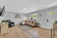 Centrally located, spacious 4 bdrm, on quiet Ct - 4 stjerner