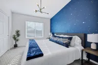 NEW! Luxe Vacation Getaway - heated pool and putting green - 4-Star