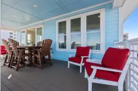 Enjoy Amazing Views at Almost New Spacious Oceanfront Unit, Huge Deck, Elevator - 5-Star