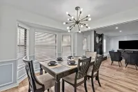 Golden DFW - Near Stadiums, Large Pool, Fire Pit - Homestays