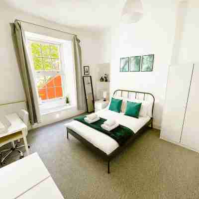 4 Bedroom Modern Spacious Apt - Edinburgh Old Town Rooms