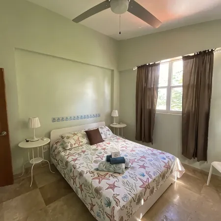 Relaxing Spacious Penthouse. Pool & deck w/panoramic view, 5 minutes to town!