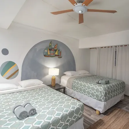 2 BDR - BEACHFRONT Cozy Apt