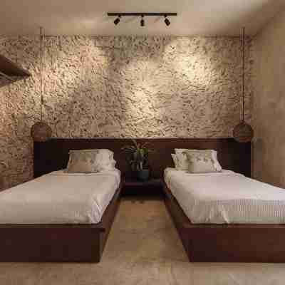 Spacious 1-floor House, Outdoor Oasis in Centro Rooms