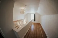 Charming Franklin House: Close to Campus, Sleeps 6 - Homestays