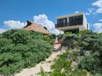 Escape to Paradise, Minimalist 4-BR Beachfront: 300 Mbps with amazing views -  Privatzimmer