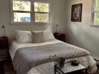 Chic Dunes Cottage W/ HOT TUB near Warren Dunes / Lake MI! Hotels in Chikaming Township
