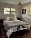 Chic Dunes Cottage W/ HOT TUB near Warren Dunes / Lake MI!