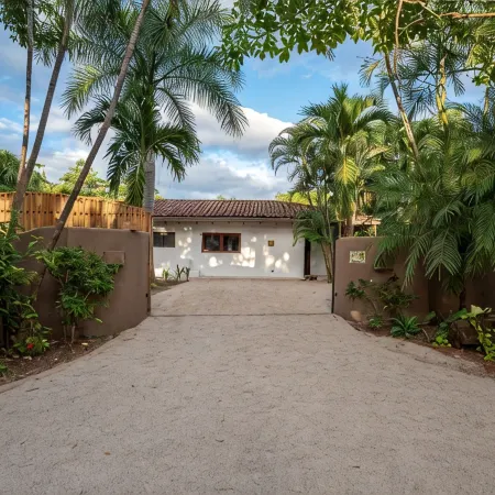 Spacious 3-Bedroom Villa. with a pool, rancho- STEPS away from Langosta Beach.