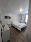 Spacious 4 bedroom, sleeps 10, close to VT - 4-Star