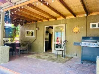 Artsy Historic Downtown 2BR w large backyard & private Salt Water Spa Pool - 私人泳池