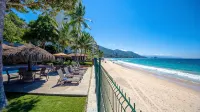 7 bdrm Classic Hacienda on Puerto Vallarta´s best swimming beach, sleeps 24. - Villas