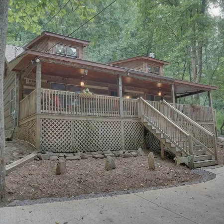 Cozy Cabin with ADA accessible, golfing, hiking,, beach, tennis, and more!