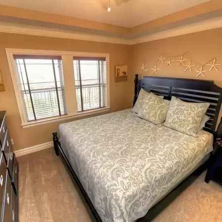 Sandy Haven - Outdoor & Indoors Pools, Hot Tub, and Private Beach Access.