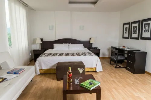 Hotel Bolivar Plaza - Airport Shuttle