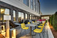 The Rose Hotel Chicago O’Hare, Tapestry Collection by Hilton - Parkplatz