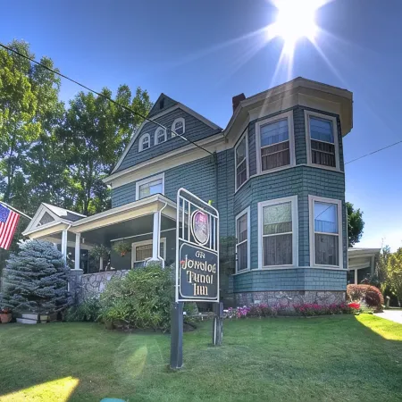 The Jeweled Turret Inn