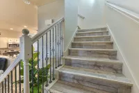 Entire Home-Beautiful 4BR, 3.5BA Retreat in Ankeny, Iowa 2 King Beds, Fenced, AC - Boutique